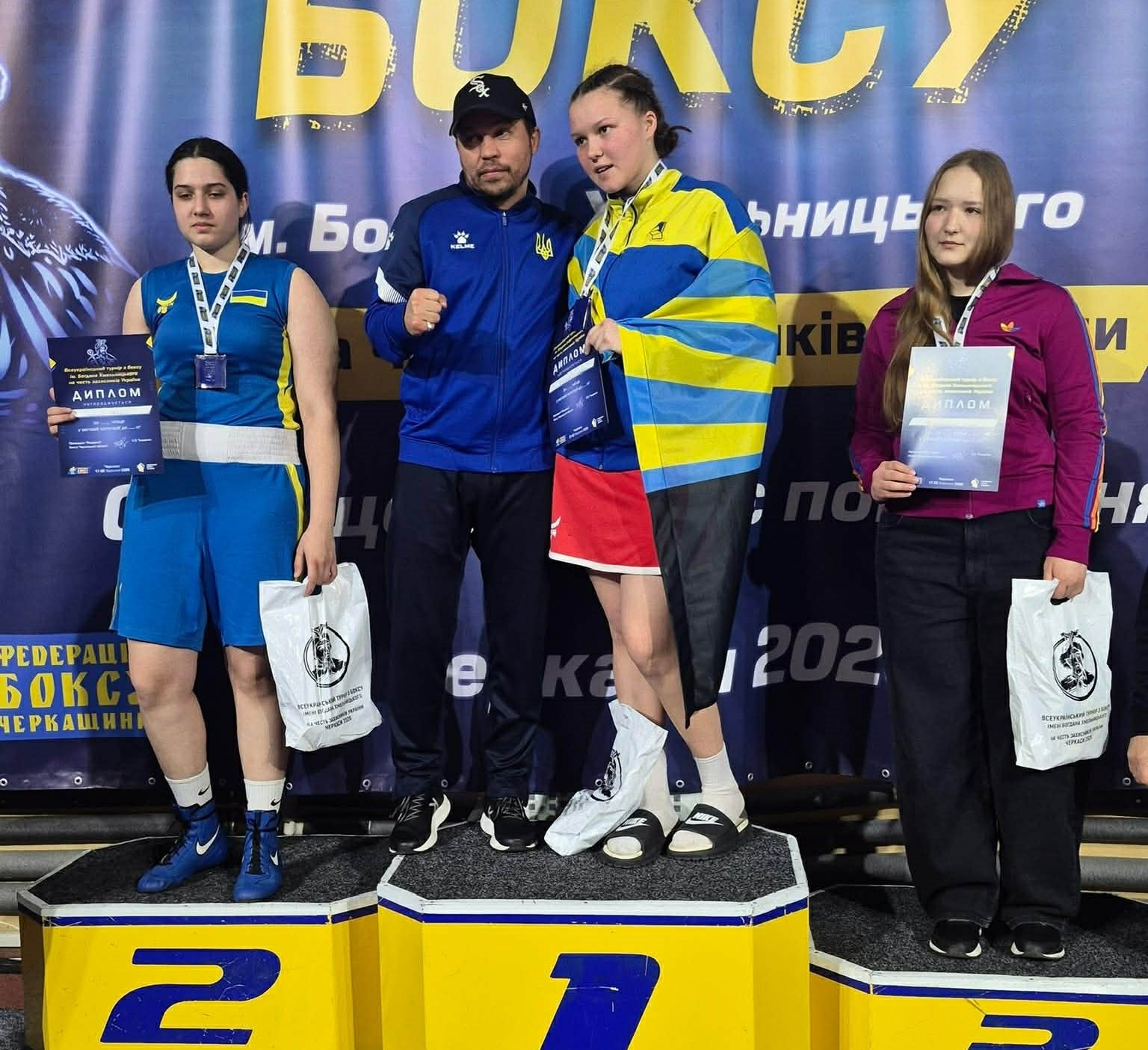 Спортсменка з Кам'янського Олена Черноколенко стала призеркою Всеукраїнського турніру з боксу - ФОТО