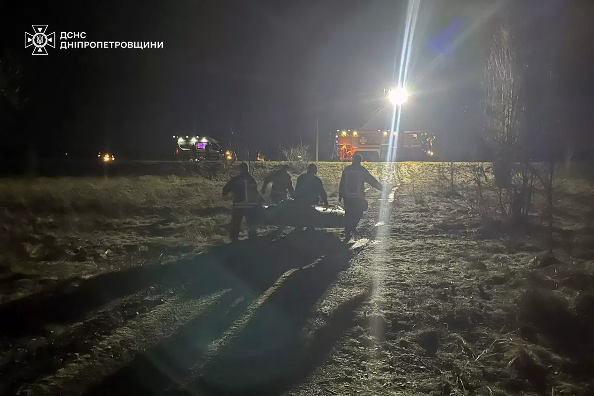 В Кам’янському районі надзвичайники врятували двох підлітків на кризі - ФОТО