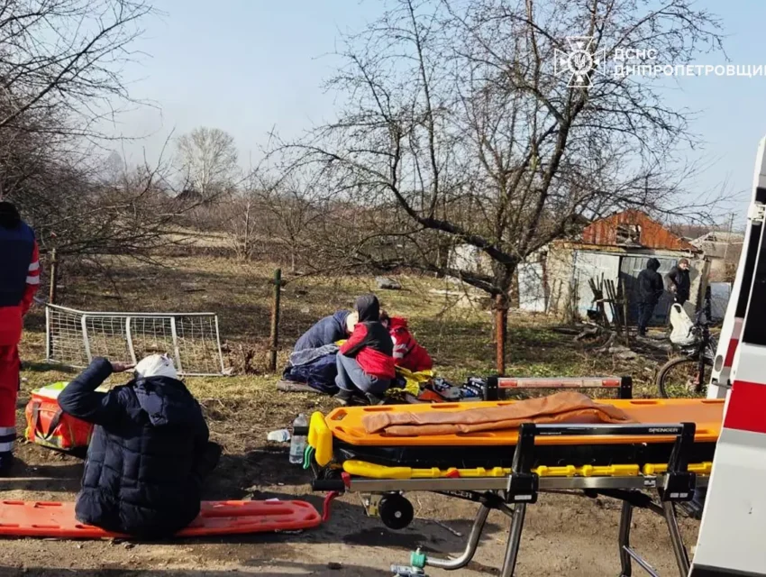 Двоє людей загинули та сім постраждали: ворог зранку вдарив по одному з районів Дніпропетровщини