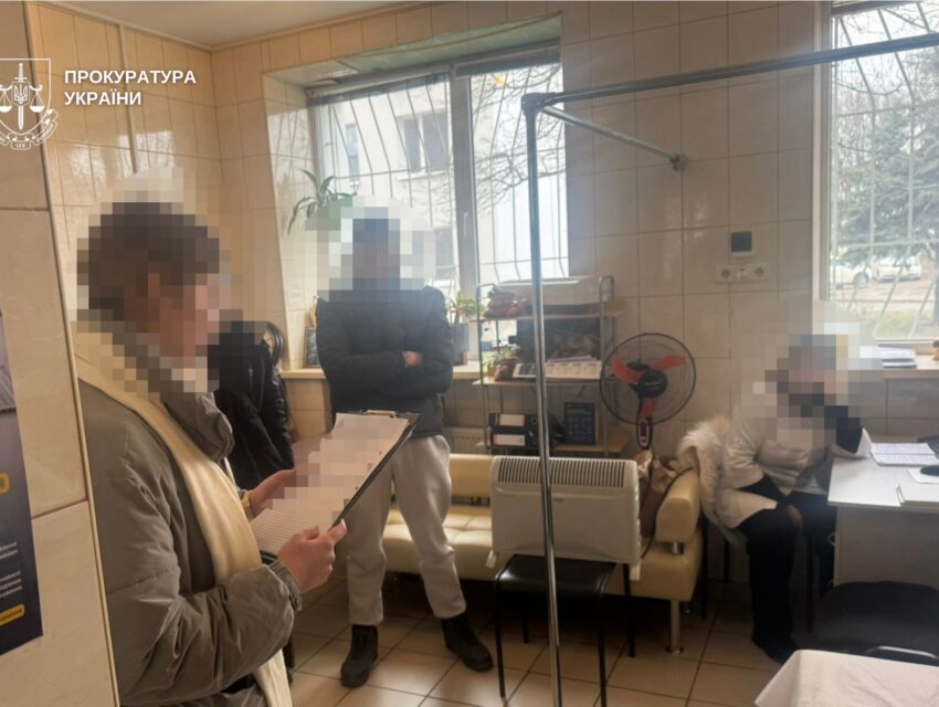 4,5 тис. доларів за інвалідність для військовозобов’язаного: на Дніпропетровщині повідомлено про підозру трьом працівникам лікарні