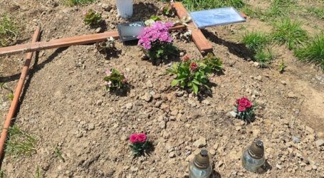 В Кам’янському районі двох неповнолітніх хлопців підозрюють у нарузі над могилами на кладовищі
