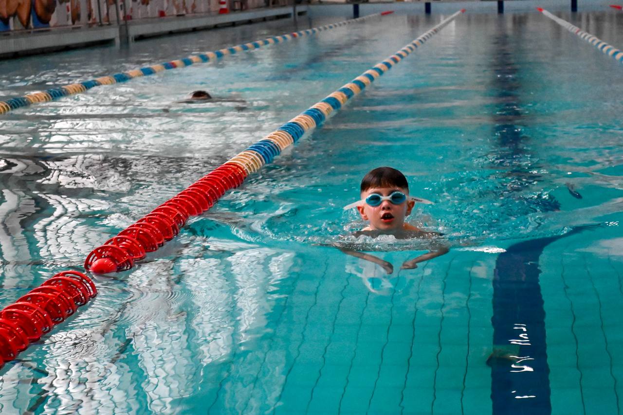 Близько півтори сотні спортсменів взяли участь у Відкритому чемпіонаті ДЮСШ №5 з плавання в Кам'янському - ФОТО