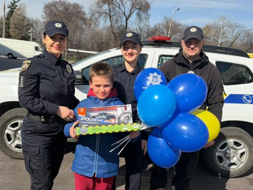 В Кам’янському правоохоронці підготували сюрприз для 10-річного Дениса, який мріє стати поліційним