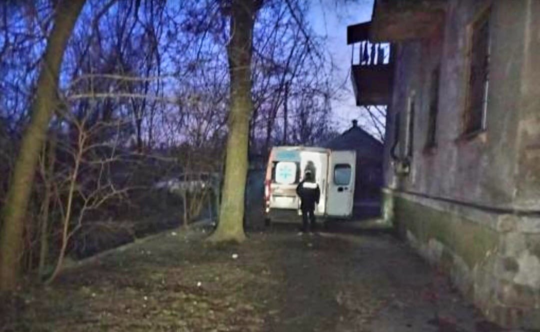 Вдарив знайомого ногою в голову: у Кам’янському 18-річному юнаку повідомили про підозру - ФОТО