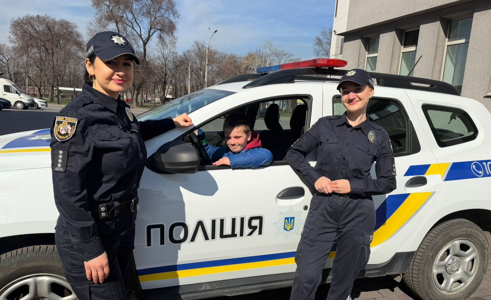 В Кам'янському правоохоронці підготували сюрприз для 10-річного Дениса, який мріє стати поліційним - ФОТО