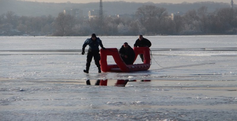 Про небезпеку під час виходу на тонку кригу, нагадали кам’янчанам надзвичайники