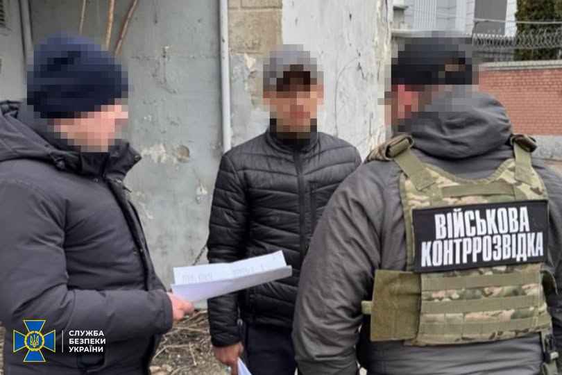 В Дніпрі затримали дезертира, що на замовлення ворога коригував атаки по обласному центру
