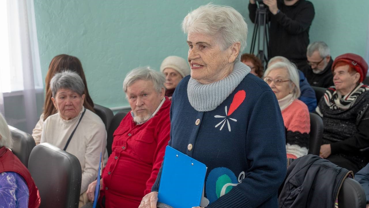 Підтримка та спілкування у колі однодумців: в Південному відділі соцпослуг Кам'янського відбувся захід до Міжнародного дня щастя - ФОТО