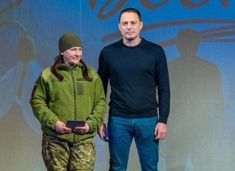 В Кам'янському з прийдешнім святом вітали військовослужбовиць, волонтерок та представниць місцевого самоврядування й правоохоронних органів - ФОТО