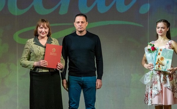 В Кам'янському з прийдешнім святом вітали військовослужбовиць, волонтерок та представниць місцевого самоврядування й правоохоронних органів - ФОТО