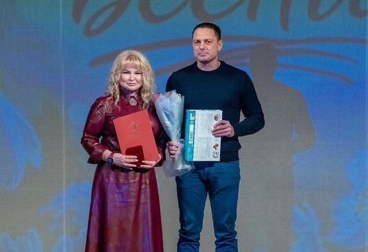 В Кам'янському з прийдешнім святом вітали військовослужбовиць, волонтерок та представниць місцевого самоврядування й правоохоронних органів - ФОТО