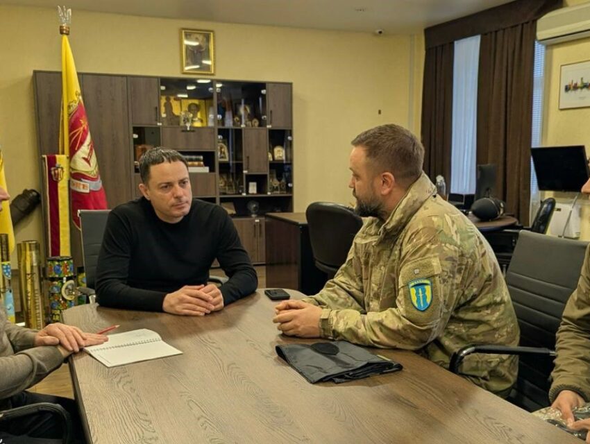 Підсилення боєздатності воїнів: мер Кам’янського зустрівся з бійцями «Айдару»