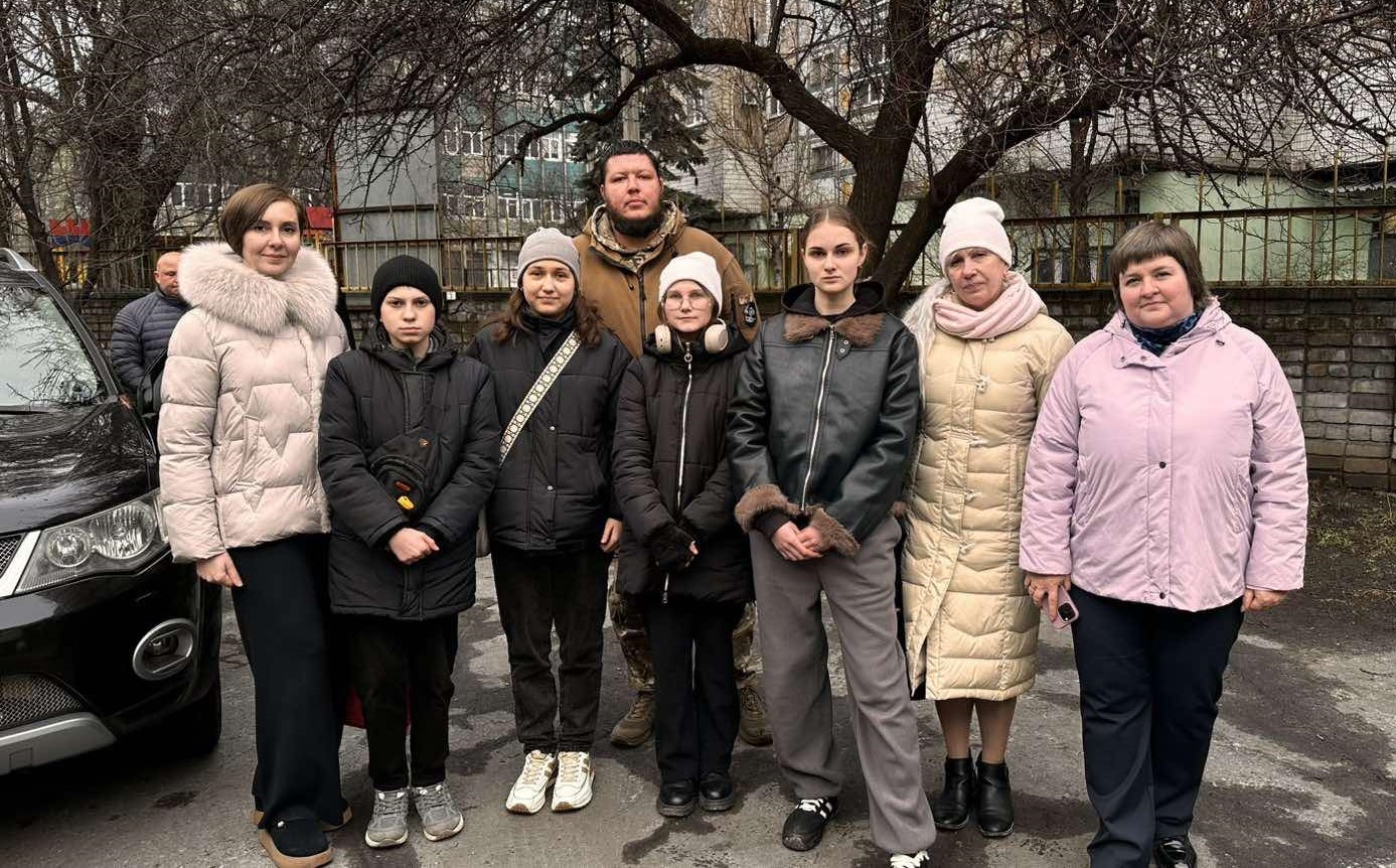 Вже 53-й автомобіль передали військовим учні та освітяни Кам'янського - ФОТО