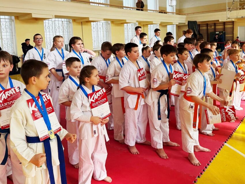У Кам`янському каратисти-початківці відкрили новий змагальний сезон