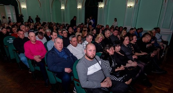 В Кам'янському з професійним святом привітали працівників житлово-комунального господарства та побутового обслуговування - ФОТО