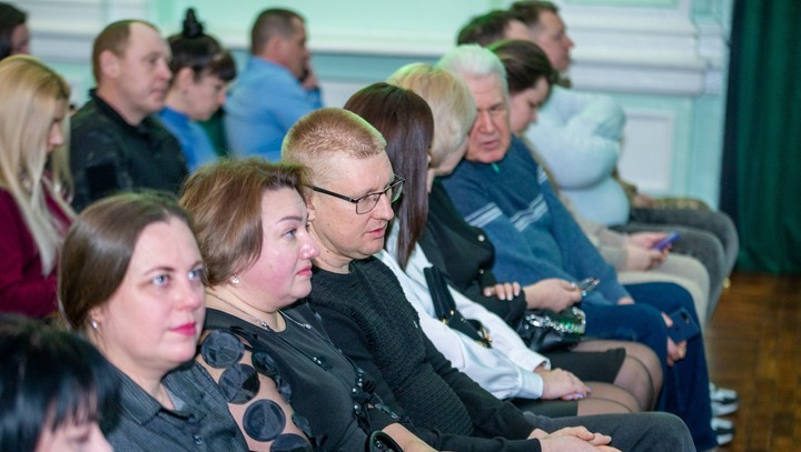 В Кам'янському з професійним святом привітали працівників житлово-комунального господарства та побутового обслуговування - ФОТО