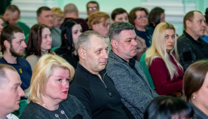 В Кам'янському з професійним святом привітали працівників житлово-комунального господарства та побутового обслуговування - ФОТО