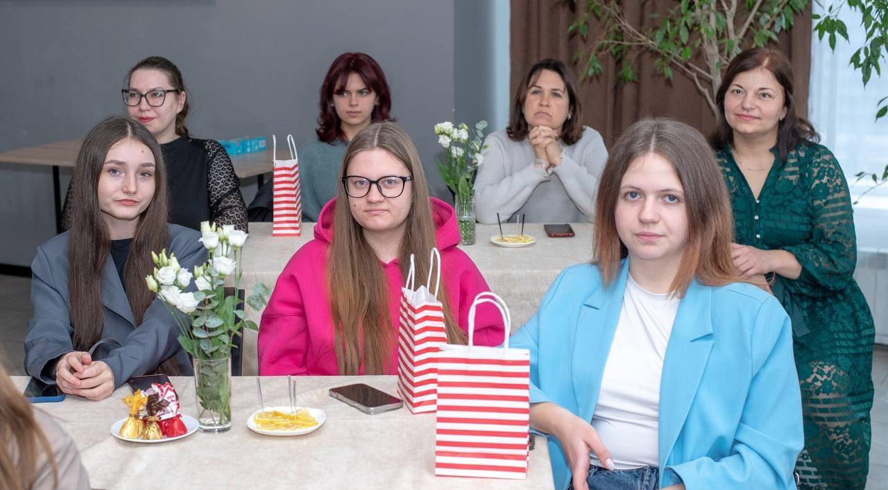 Про особистий розвиток та емоційну стійкість говорили на тематичному бранчі за участю жінок-лідерок в Кам'янському - ФОТО