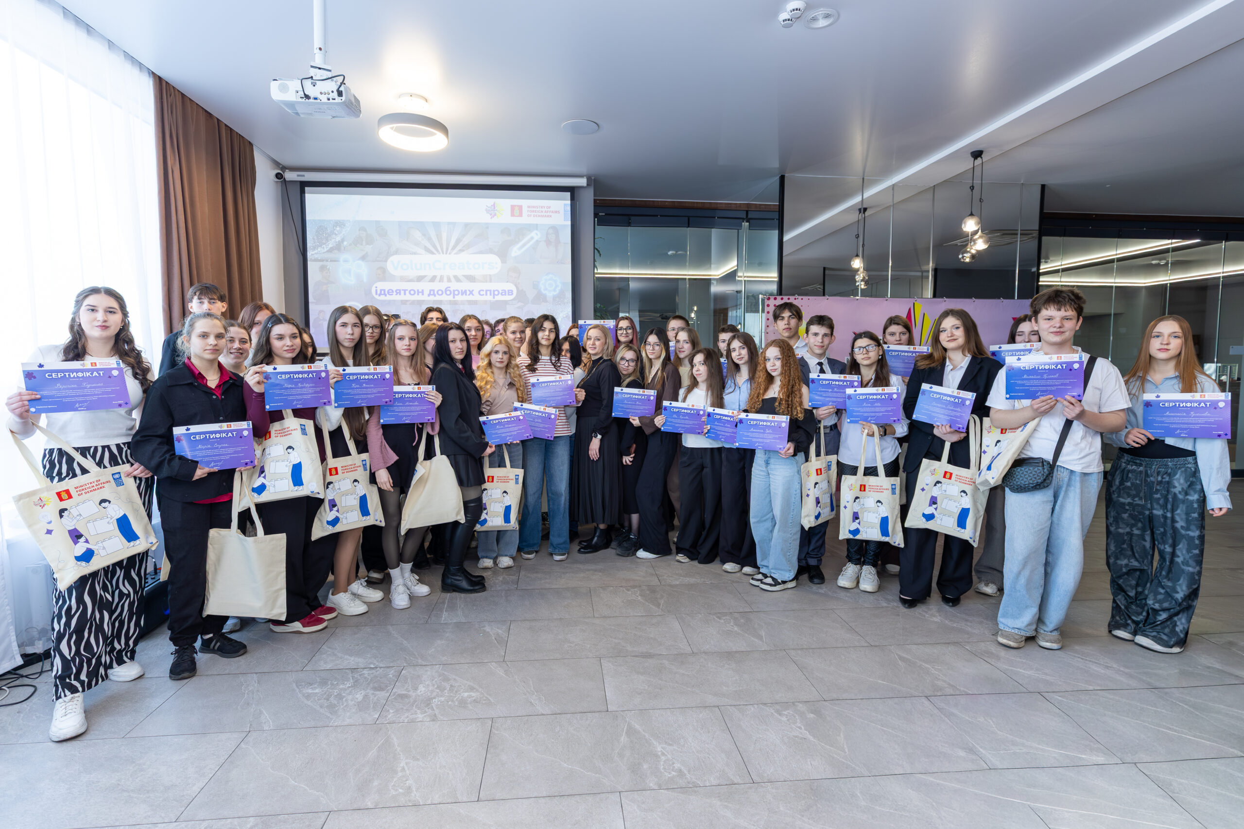 Команда Центру молодіжних ініціатив Кам'янського провела фінальний етап проєкту VOLUNLAB - ФОТО