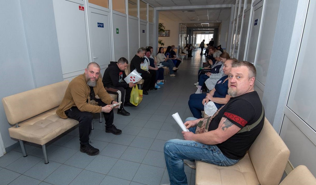 Родини загиблих героїв з Кам'янського вже вдруге взяли участь у програмі «Сім’я Героя». - ФОТО