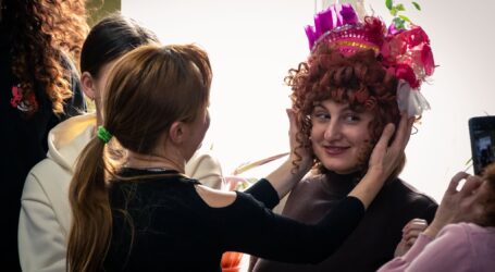 В театрі Кам’янського провели першу екскурсію театральними залаштунками для особливих гостей