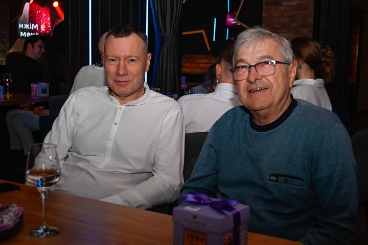 Колектив театру Кам'янського привітали з Міжнародним днем театру - ФОТО
