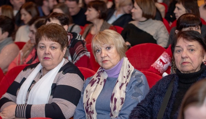 В Кам'янському з прийдешнім святом вітали військовослужбовиць, волонтерок та представниць місцевого самоврядування й правоохоронних органів - ФОТО