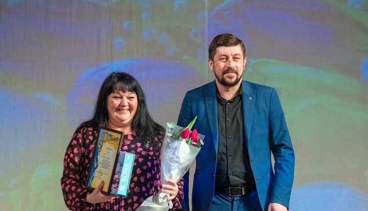 В Кам'янському з прийдешнім святом вітали військовослужбовиць, волонтерок та представниць місцевого самоврядування й правоохоронних органів - ФОТО