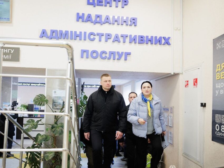 ЦНАП в Кам’янському відвідав голова Дніпропетровської ОВА Олександр Ганжа