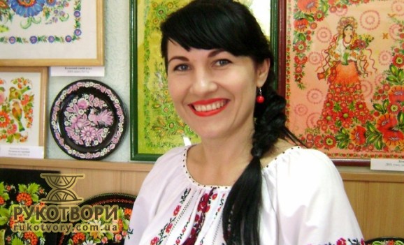 Музей історії Кам’янського запрошує відвідати виставку відомої майстрині петриківського розпису