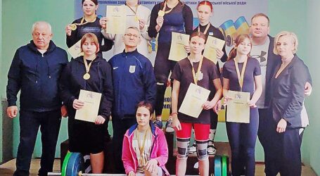 Спортсменки з Кам’янського здобули нагороди на чемпіонаті Дніпропетровської області з важкої атлетики