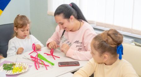 У «Ветеранському просторі» Кам’янського відбувся захід «Країна перших квітів»