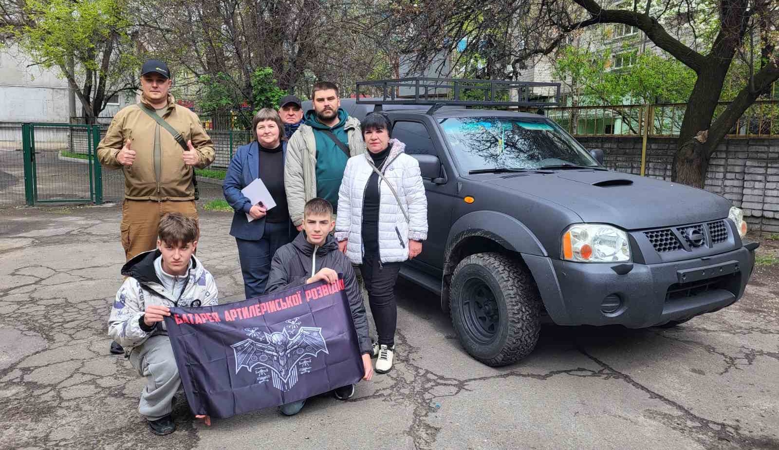 Чергове авто від учнів та освітян Кам'янського поїхало до військових - ФОТО