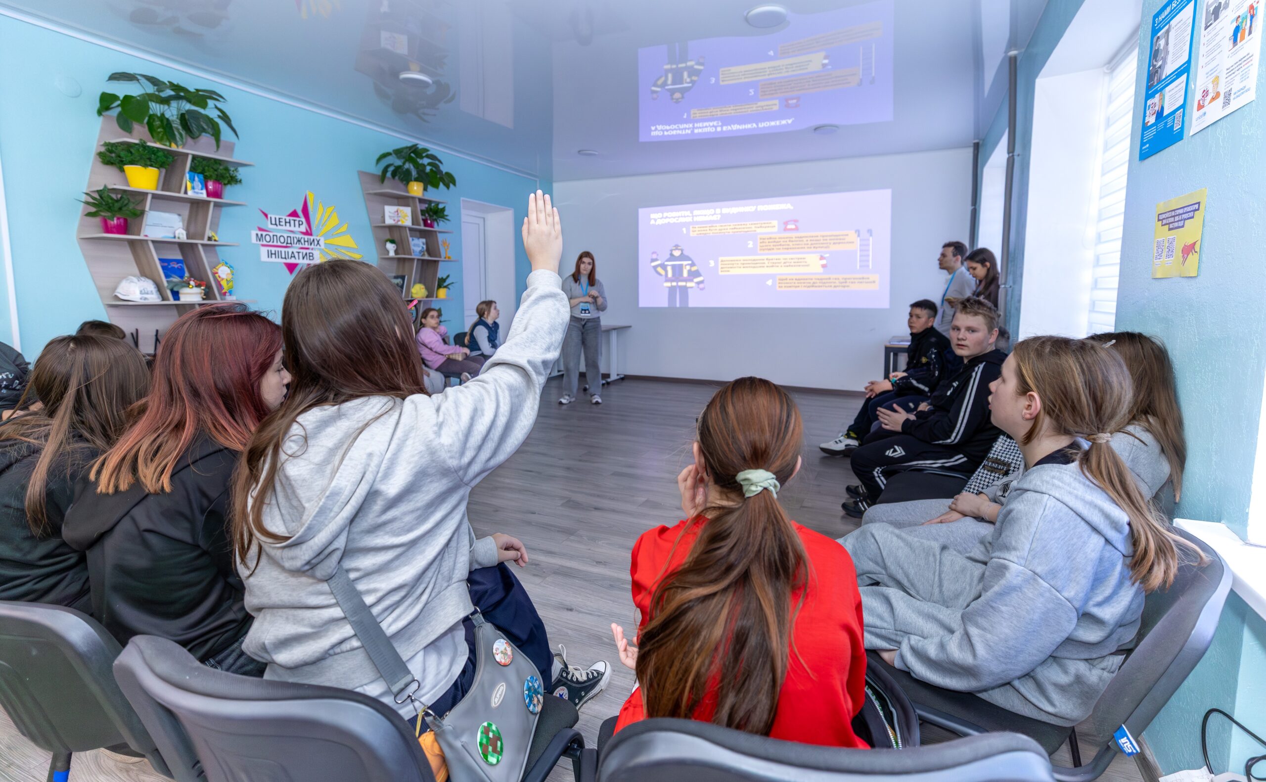 Молодь Кам'янського навчали правил мінної та пожежної безпеки - ФОТО