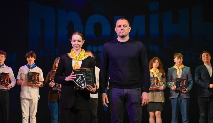 В Кам'янському нагородили переможців інтелектуальних змагань «VIVA! Найрозумніші!» - ФОТО