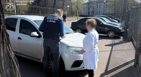 Фіктивне працевлаштування до медзакладу: в Дніпрі повідомлено про підозру ексдиректорці лікарні та її спільникам