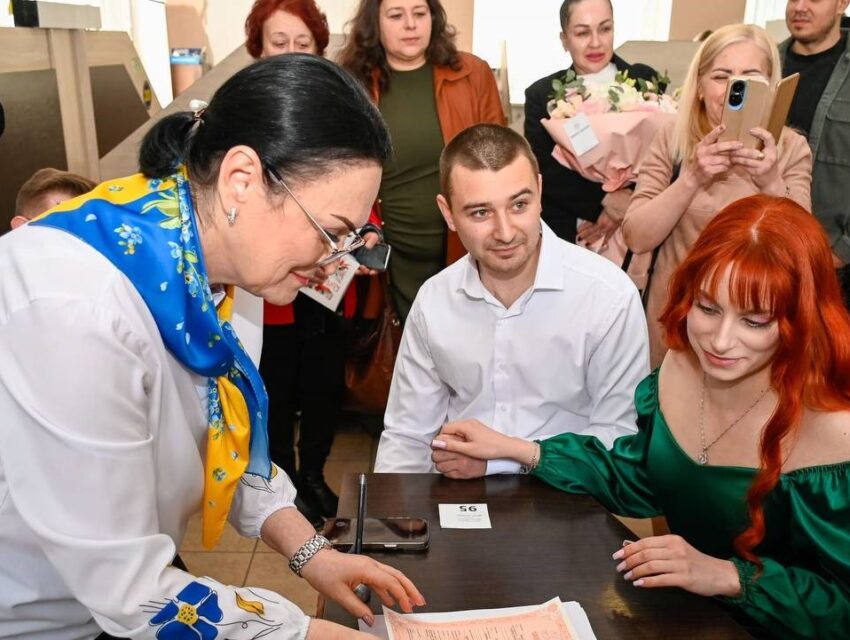В Кам’янському ЦНАПі зареєстрували народження нової сім’ї