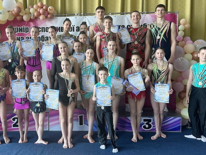 В Кам’янському відбувся чемпіонат міста зі спортивної акробатики