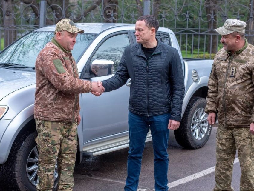 Кам’янське передало авто для роботи мобільних вогневих груп