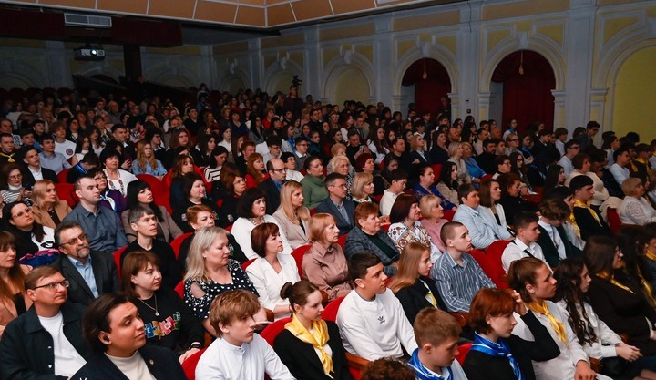 В Кам'янському нагородили переможців інтелектуальних змагань «VIVA! Найрозумніші!» - ФОТО