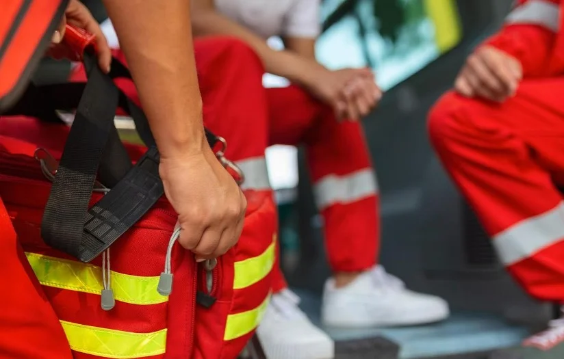 Обурився через відмову від госпіталізації: у Дніпрі нетверезий чоловік стріляв з пістолета у парамедика