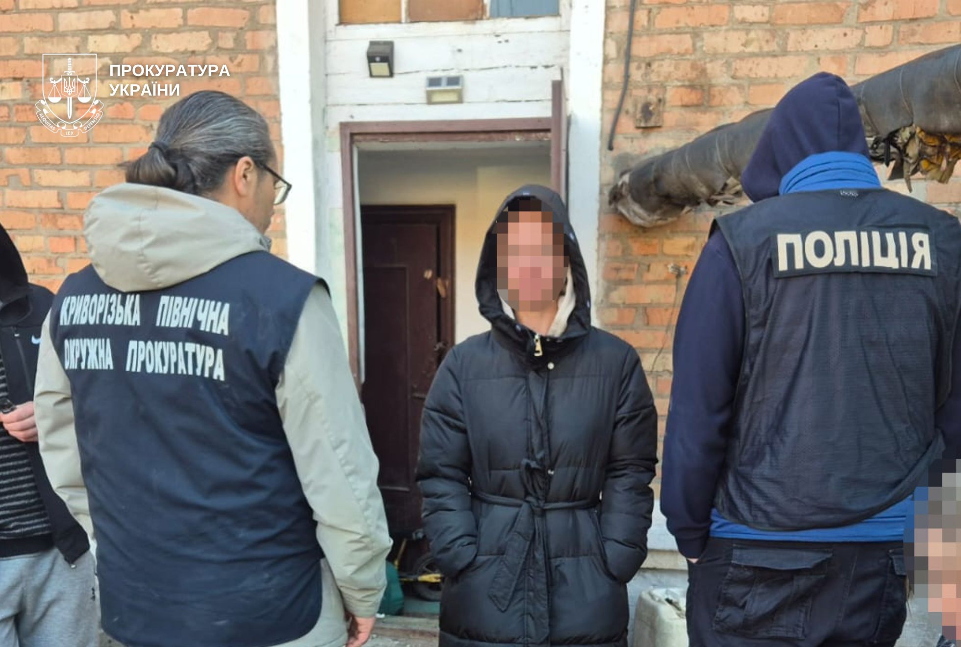 Сексуальні послуги замість роботи офіціанткою:  на Дніпропетровщині викрили схему торгівлі людьми  — серед потерпілих неповнолітні - ФОТО