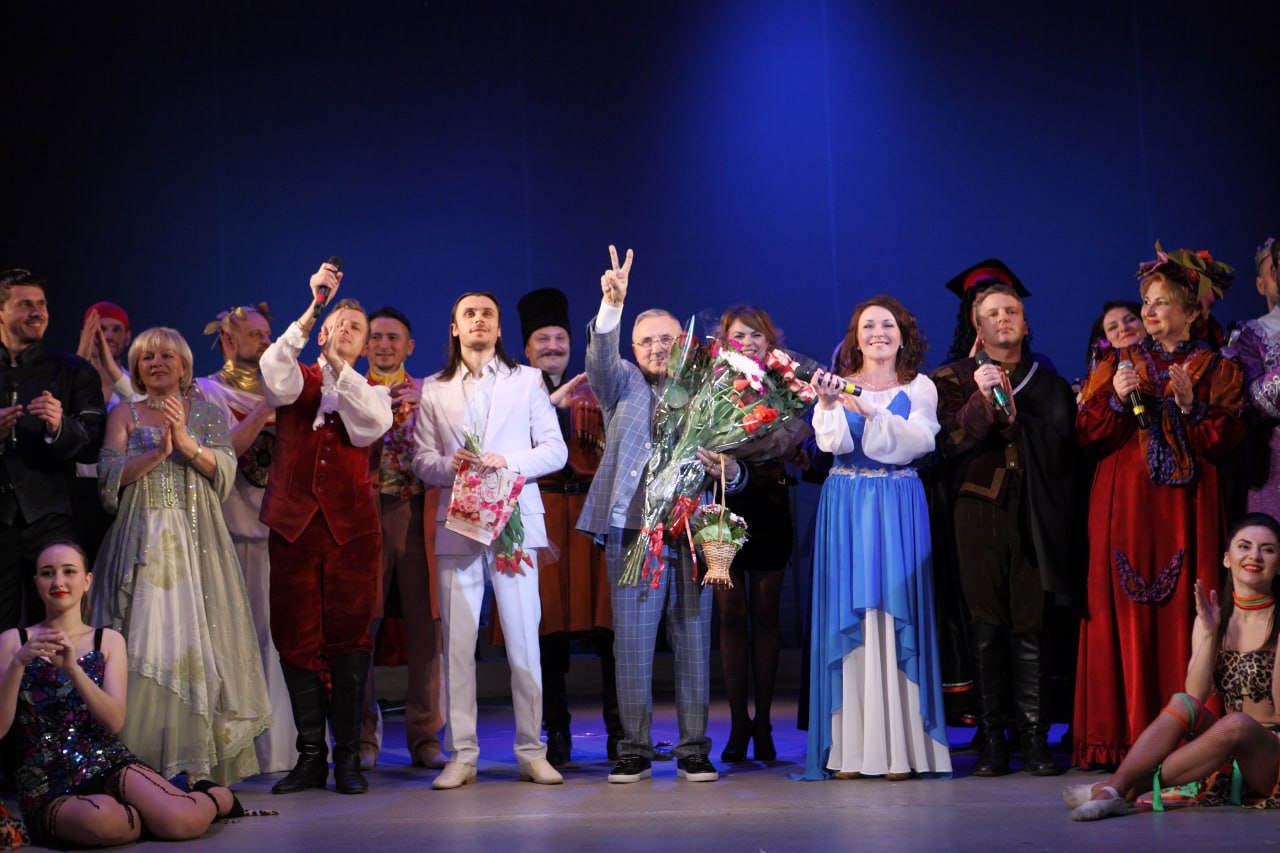 Він незримо живе в нас і тим паче — в театрі: актори та колеги Сергія Чулкова поділились спогадами про свого мудрого Майстра - ФОТО
