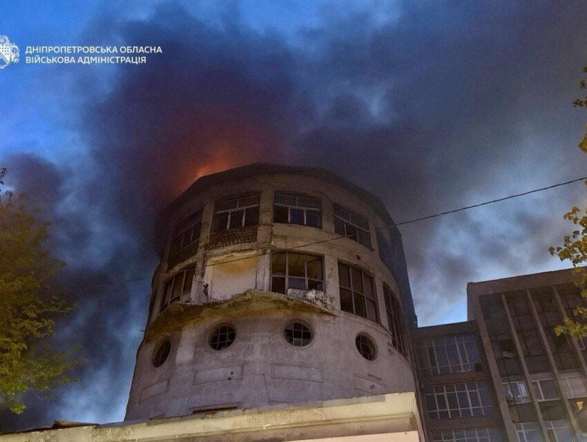 Внаслідок нічної ворожої атаки по Дніпру постраждала історична будівля
