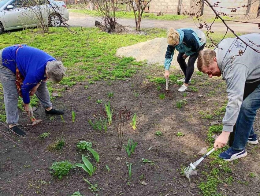 Мешканці Кам’янського провели толоки напередодні великодніх свят
