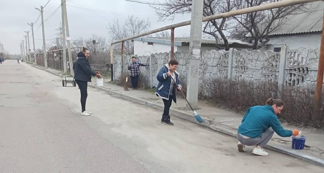 Мешканці Кам'янського провели толоки напередодні великодніх свят - ФОТО