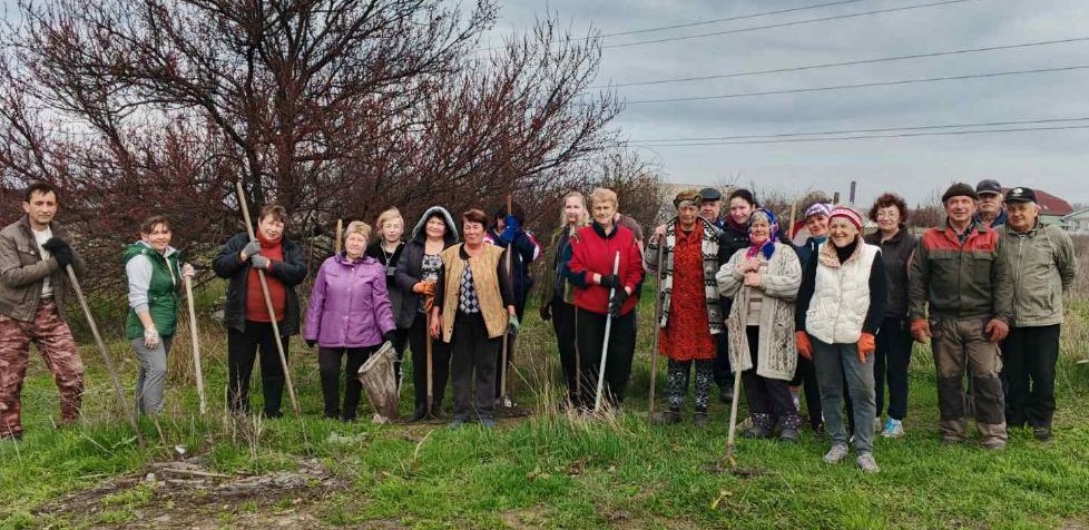 Мешканці Кам'янського провели толоки напередодні великодніх свят - ФОТО