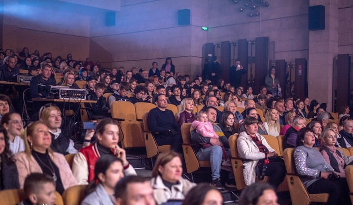 Понад 150 юних танцюристів взяли участь у звітному концерті мистецьких шкіл Кам'янського - ФОТО