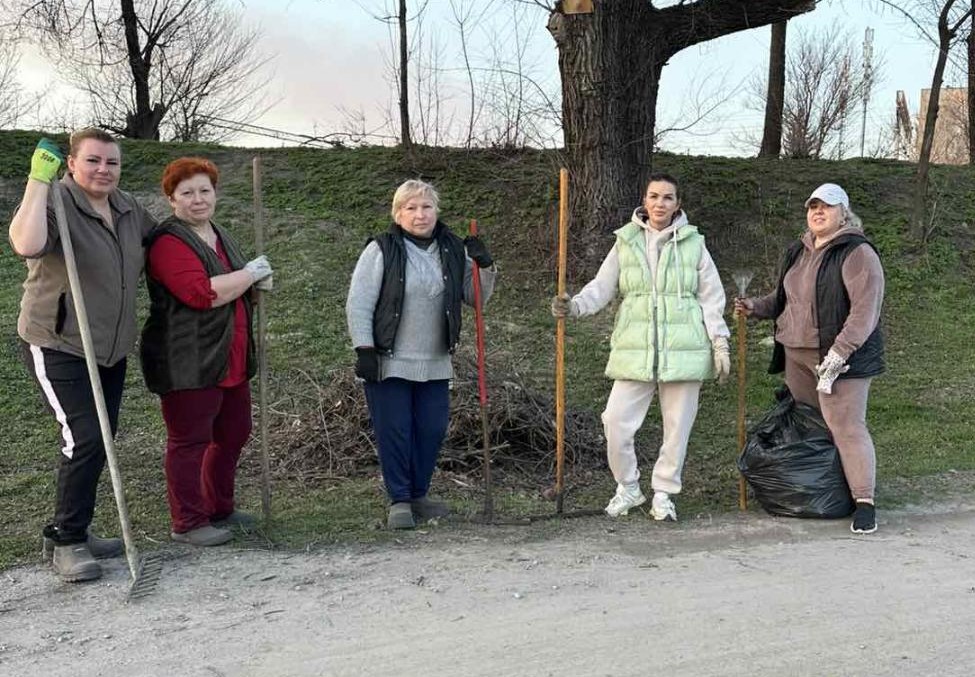 Мешканці Кам'янського провели толоки напередодні великодніх свят - ФОТО