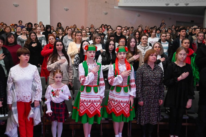 В Кам'янському нагородили переможців фестивалю-конкурсу дитячої творчості «Віват, талант! – 2026» - ФОТО